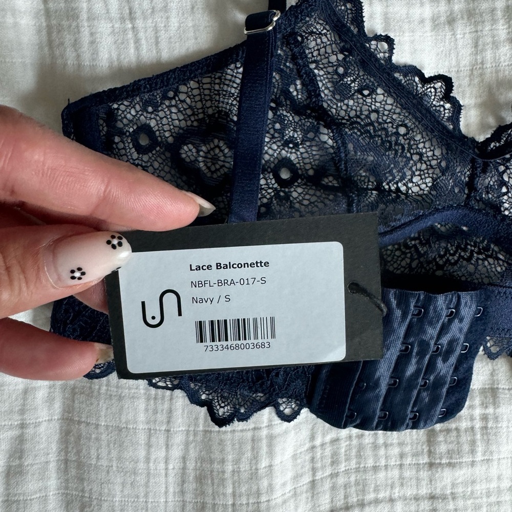 Understatement bralette - Picture 3 of 3